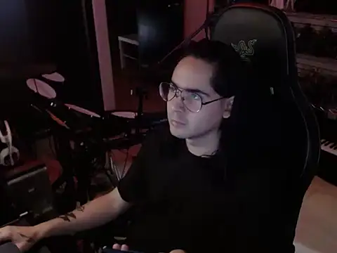 Snapshot of dorrey21 chatting on 10/13/25, 05:13 dorrey21 online show from 10/13/25, 05:13