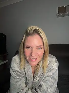 Lexi-Lux-X online show from 11/21/25, 02:54