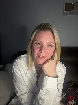 Lexi-Lux-X online show from 11/23/25, 03:17