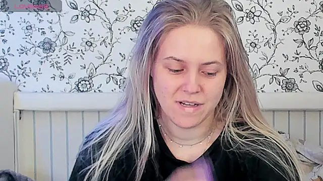 Snapshot of AngelAnty chatting on 05/17/26, 05:09 AngelAnty online show from 05/17/26, 05:09