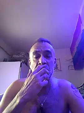 Snapshot of GabyCollado5 chatting on 10/31/25, 11:22 GabyCollado5 online show from 10/31/25, 11:22