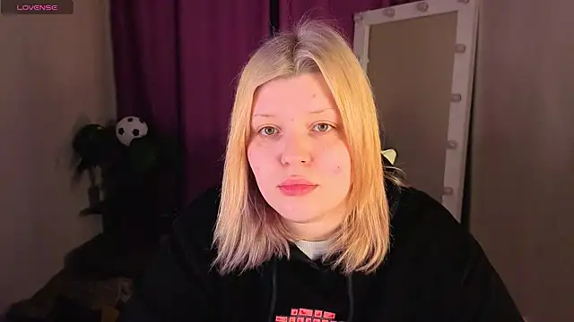 Snapshot of Michele_Greenn chatting on 06/22/26, 01:07 Michele Greenn online show from 06/22/26, 01:07