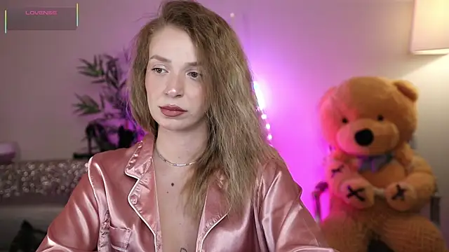 NovaHollisx online show from 04/11/26, 07:45