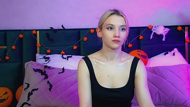 StacyEvances online show from 10/24/25, 06:04