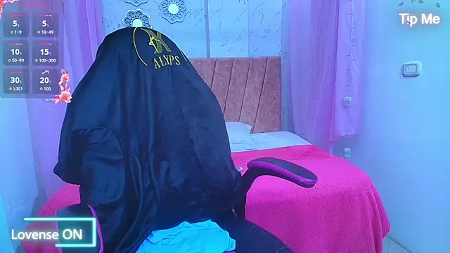 mia  thomson  online show from 04/18/26, 04:00