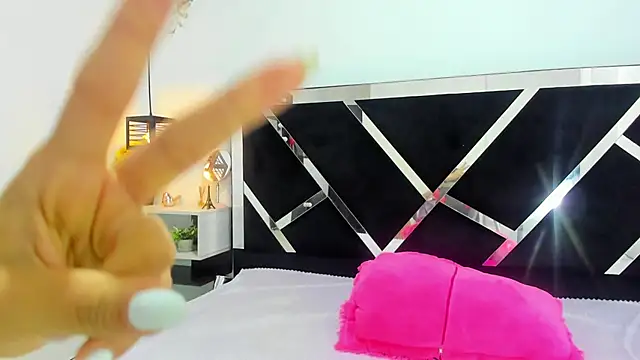 iisabella noa online show from 09/15/25, 12:38