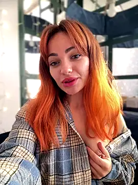 Snapshot of SaraLow chatting on 10/30/25, 06:48 SaraLow online show from 10/30/25, 06:48