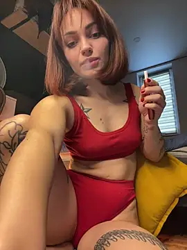 Snapshot of SaraLow chatting on 01/15/26, 07:02 SaraLow online show from 01/15/26, 07:02