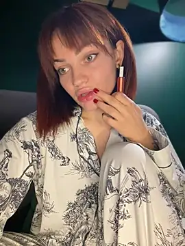 Snapshot of SaraLow chatting on 01/19/26, 05:55 SaraLow online show from 01/19/26, 05:55