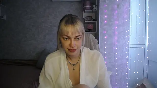 Snapshot of NickyAdamidi chatting on 09/11/25, 12:05 NickyAdamidi online show from 09/11/25, 12:05