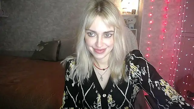 Snapshot of NickyAdamidi chatting on 10/06/25, 04:26 NickyAdamidi online show from 10/06/25, 04:26