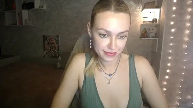 Snapshot of NickyAdamidi chatting on 10/11/25, 05:11 NickyAdamidi online show from 10/11/25, 05:11