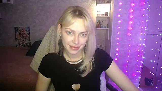 Snapshot of NickyAdamidi chatting on 10/25/25, 05:51 NickyAdamidi online show from 10/25/25, 05:51