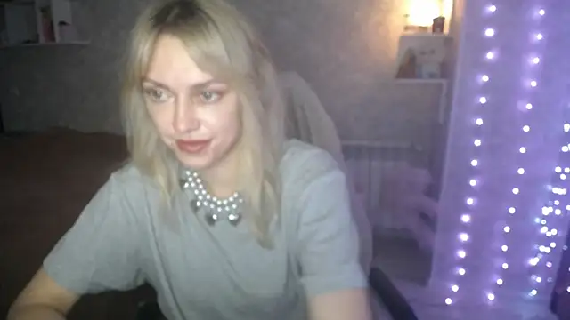 Snapshot of NickyAdamidi chatting on 11/08/25, 04:51 NickyAdamidi online show from 11/08/25, 04:51