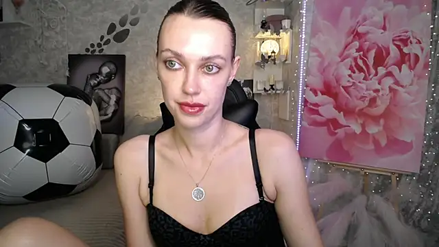 Snapshot of NickyAdamidi chatting on 07/13/26, 04:21 NickyAdamidi online show from 07/13/26, 04:21