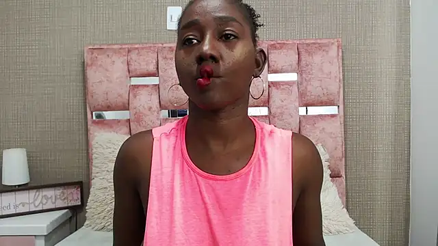 NahomyHawk online show from 03/12/26, 11:38