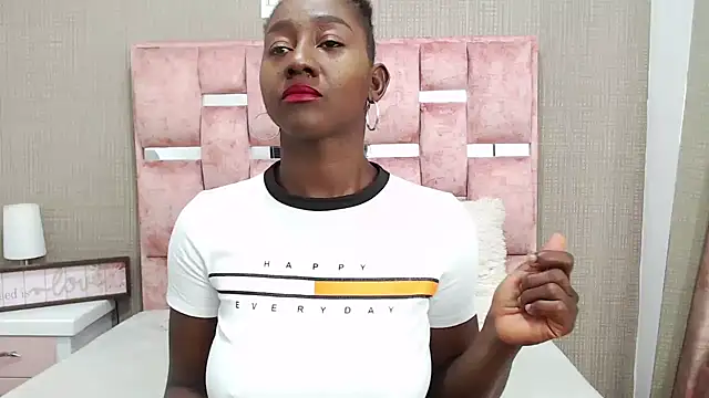 NahomyHawk online show from 04/07/26, 01:11