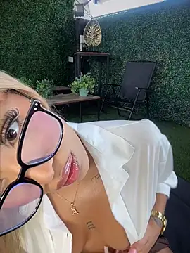 MystiqueXXX online show from 04/18/26, 01:15