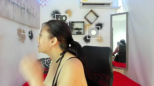 Snapshot of tatiana_sofiaa chatting on 09/15/25, 01:33 tatiana sofiaa online show from 09/15/25, 01:33