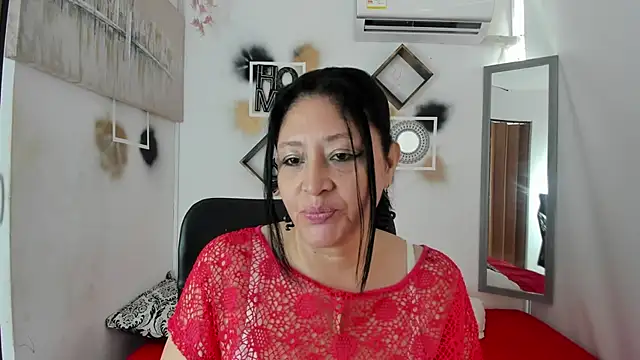 Snapshot of tatiana_sofiaa chatting on 10/08/25, 01:31 tatiana sofiaa online show from 10/08/25, 01:31