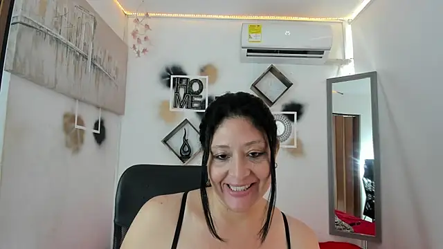 Snapshot of tatiana_sofiaa chatting on 10/10/25, 02:05 tatiana sofiaa online show from 10/10/25, 02:05