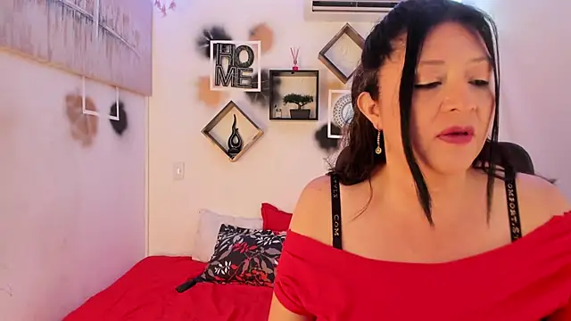 Snapshot of tatiana_sofiaa chatting on 10/15/25, 01:00 tatiana sofiaa online show from 10/15/25, 01:00