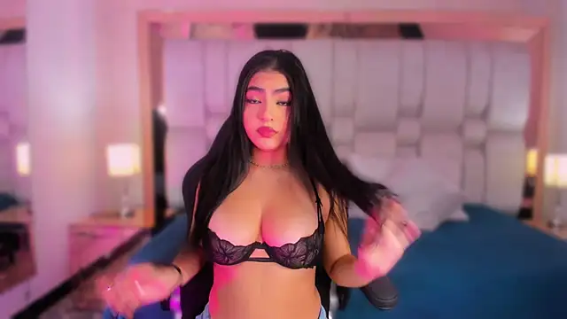 Snapshot of BelaCox_ chatting on 09/21/25, 11:56 BelaCox online show from 09/21/25, 11:56