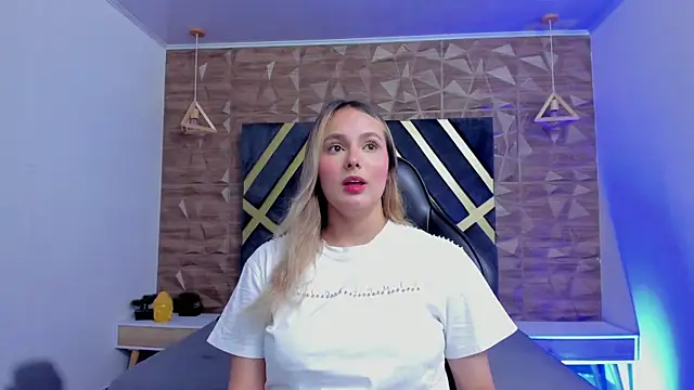 Emmaa white  online show from 04/08/26, 05:13