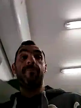 hotmen83 online show from 10/03/25, 07:16