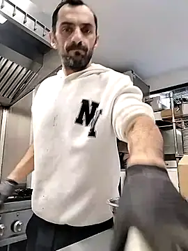 hotmen83 online show from 10/10/25, 06:12