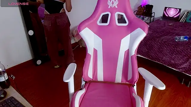 larah uwu online show from 09/10/25, 07:36