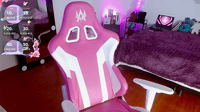 larah uwu online show from 09/18/25, 07:38