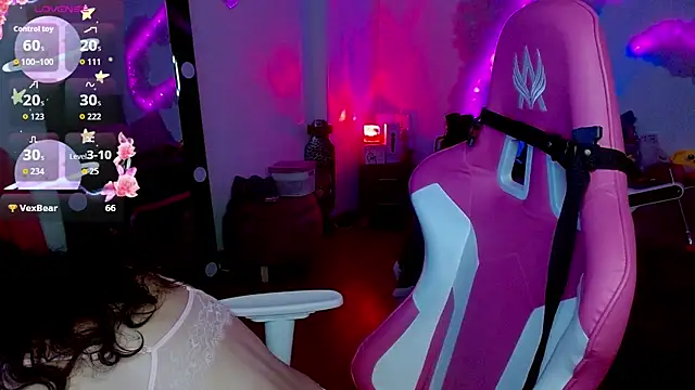 larah uwu online show from 11/04/25, 06:51