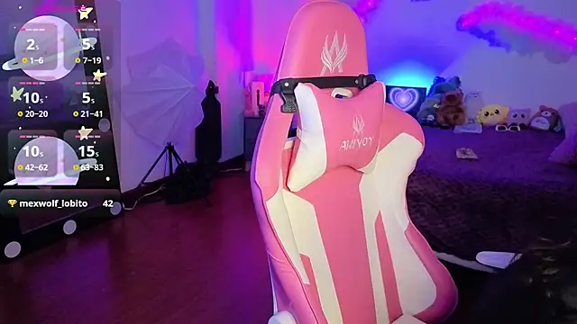 larah uwu online show from 11/24/25, 07:46