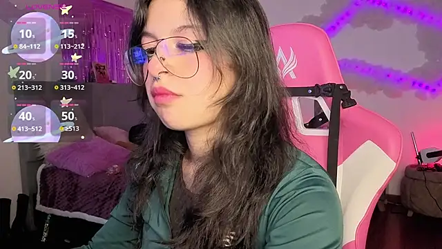 larah uwu online show from 02/04/26, 10:15