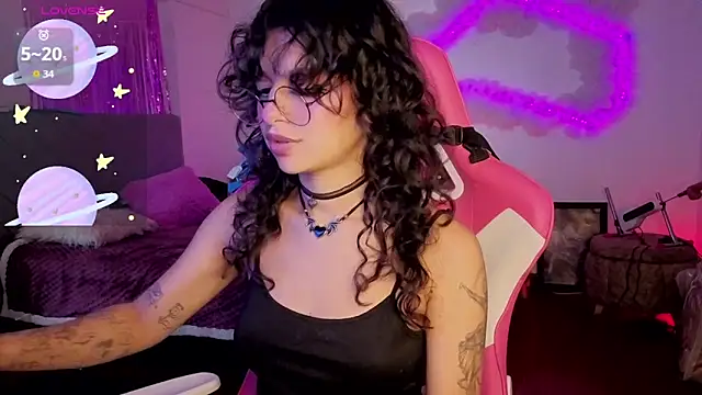 larah uwu online show from 02/27/26, 07:36