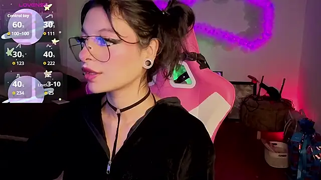 larah uwu online show from 03/17/26, 08:56