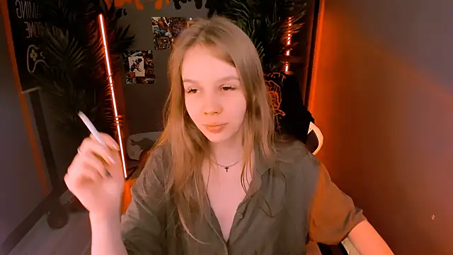 Selen hells weet online show from 10/19/25, 03:56