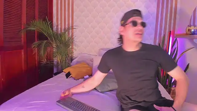 Cristian blaze online show from 11/19/25, 07:19