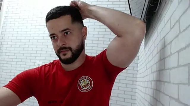 Snapshot of BombeiroHotx chatting on 11/05/25, 01:05 BombeiroHotx online show from 11/05/25, 01:05