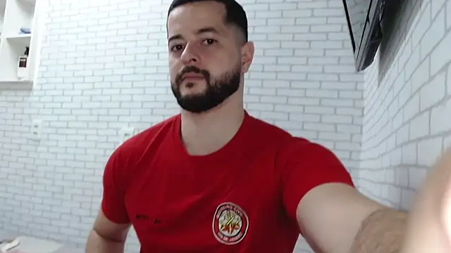 Snapshot of BombeiroHotx chatting on 11/06/25, 01:06 BombeiroHotx online show from 11/06/25, 01:06