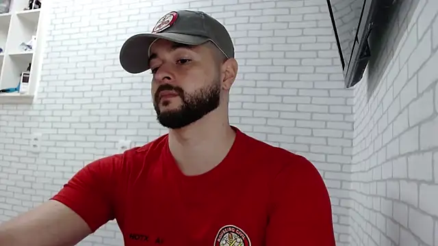 Snapshot of BombeiroHotx chatting on 11/06/25, 11:37 BombeiroHotx online show from 11/06/25, 11:37