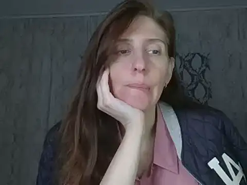 Snapshot of CandiCole chatting on 10/17/25, 03:31 CandiCole online show from 10/17/25, 03:31