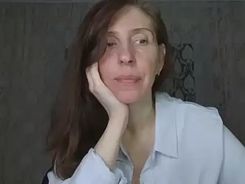Snapshot of CandiCole chatting on 10/20/25, 02:23 CandiCole online show from 10/20/25, 02:23