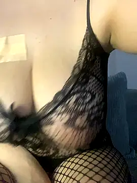 emiliafrancaise online show from 10/13/25, 11:54