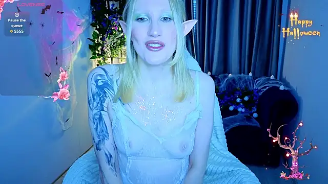 BiancaHelo online show from 10/31/25, 01:56