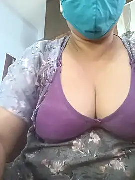 Snapshot of Tamil_Sivani chatting on 10/18/25, 09:43 Tamil Sivani online show from 10/18/25, 09:43