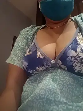 Snapshot of Tamil_Sivani chatting on 10/21/25, 02:40 Tamil Sivani online show from 10/21/25, 02:40