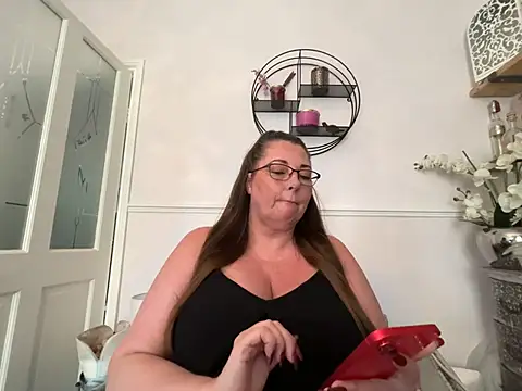 Snapshot of BuxomKitty_BBW chatting on 05/27/26, 04:26 BuxomKitty BBW online show from 05/27/26, 04:26