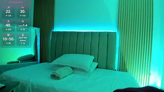 naishaa  online show from 09/25/25, 06:33